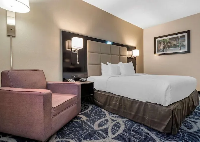 Comfort Inn & Suites Liverpool - Syracuse